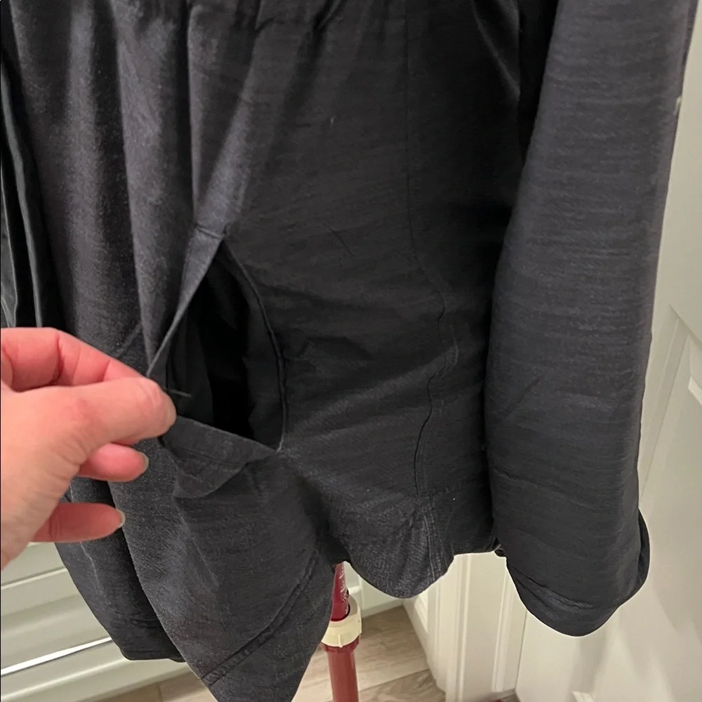 RARE LULULEMON Vitality NYC Black Heathered Hi Lo Hooded Lined Zip-Up Jacket | 4 - Picture 5 of 14